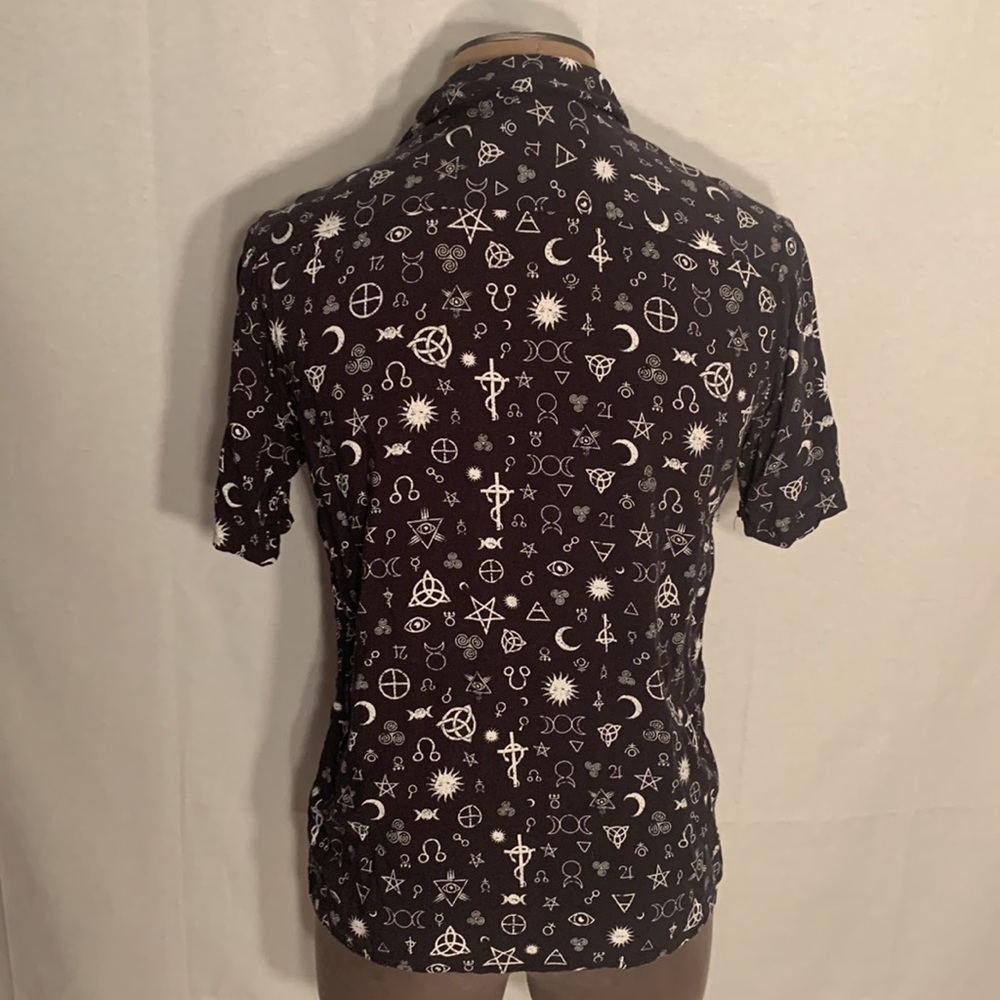 Cryptic button down - Picture 2 of 2